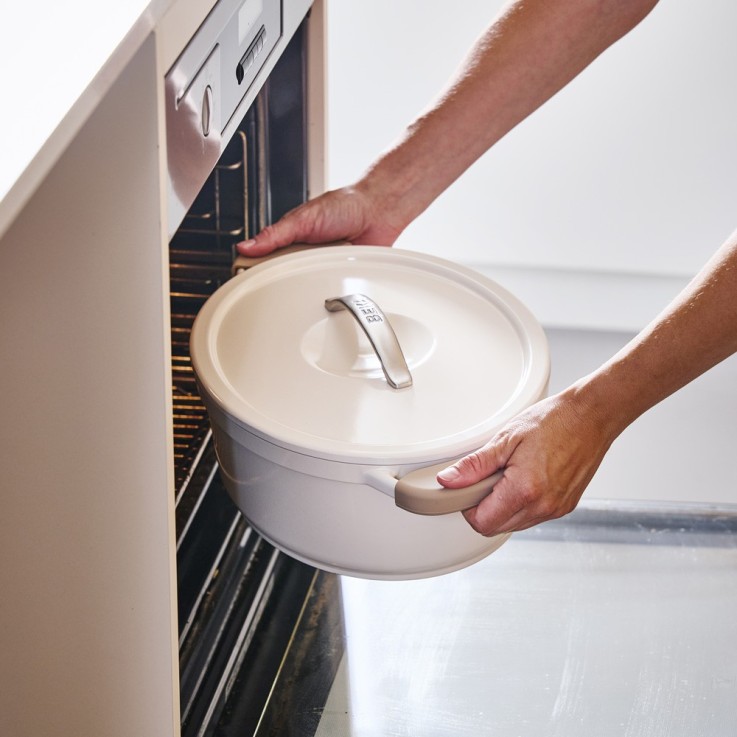 Cocotte ronde beige 24 cm 4.5 L en aluminium