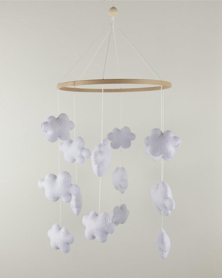 Mobile Nuages pour bébé fait main en bois