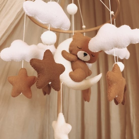 Mobile Teddy pour bébé fait main en bois