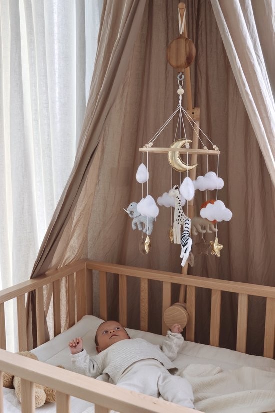 Mobile Safari pour bébé fait main en bois