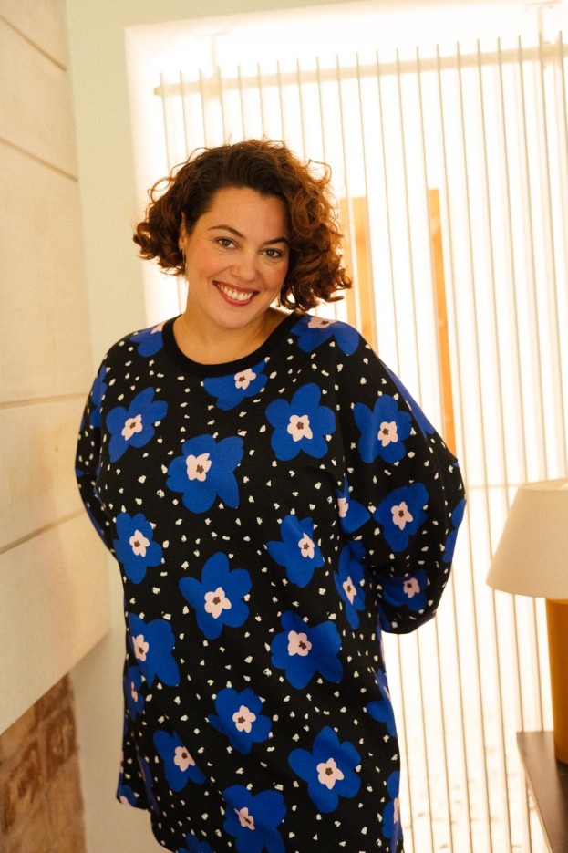 Robe sweat Atlas Bleu - coupe oversize - imprimé de fleurs et de pois - coton biologique