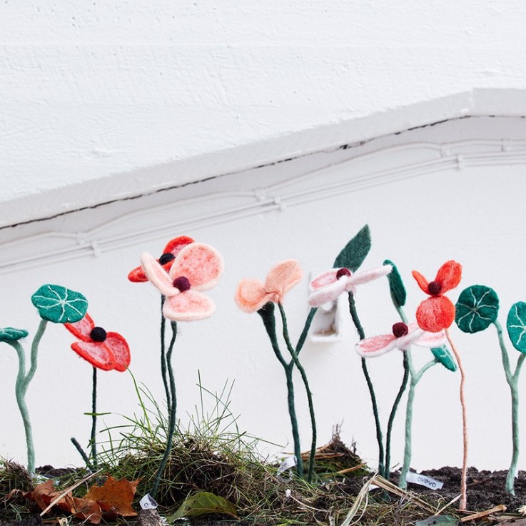 Fleur en laine naturelle, coquelicot blanc