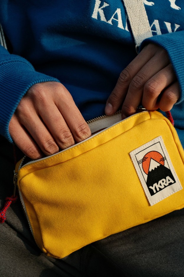 Travel case jaune
