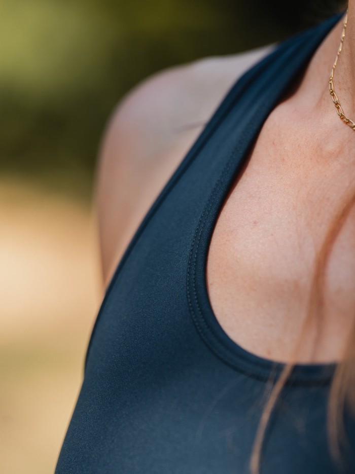 Brassière Yoga Mésange Minuit Bleu en Fibres Recyclées