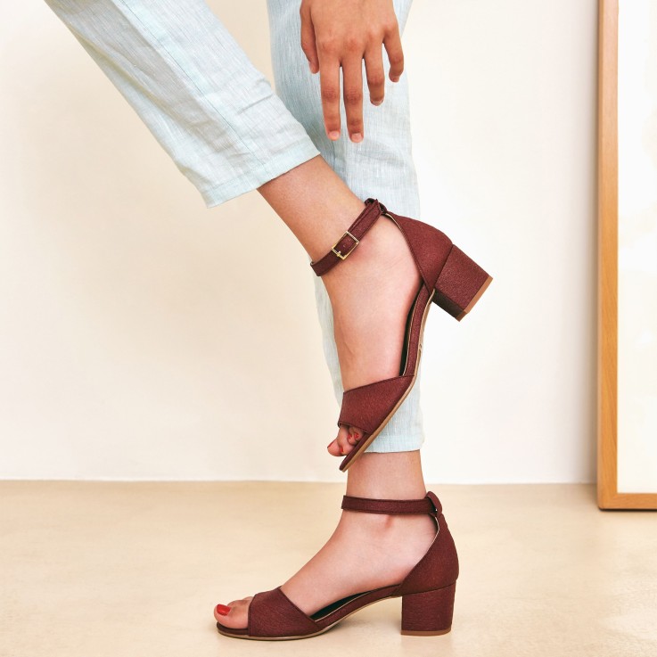 Cora Bordeaux chaussures véganes ouvertes talon