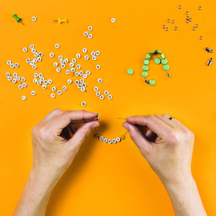 SACHET DE 250 PERLES ALPHABET BLANC