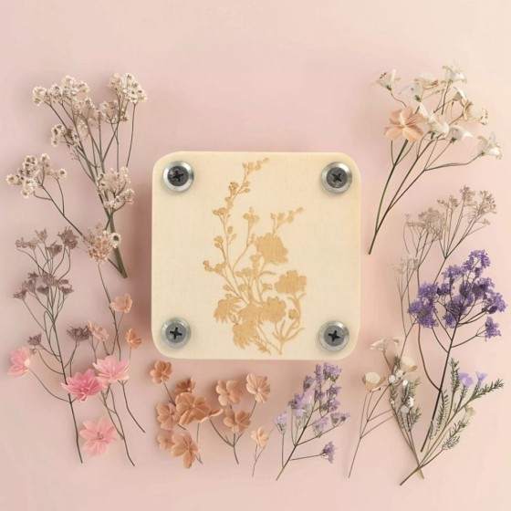 Presse-fleurs de poche - 8 x 8 cm - cartons et papiers intercalaires inclus