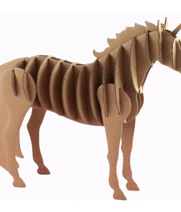 Maquette licorne en carton...