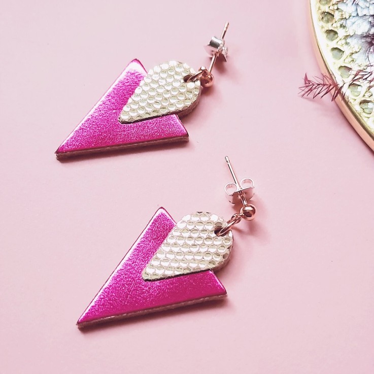 Clous d'oreilles TRIANGLE Fuchsia