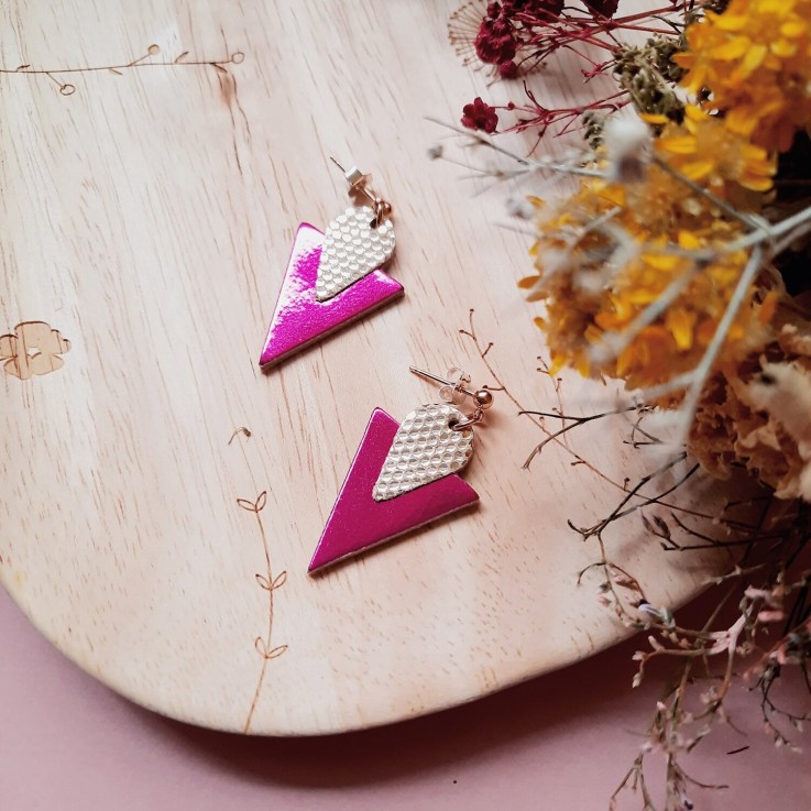 Clous d'oreilles TRIANGLE Fuchsia