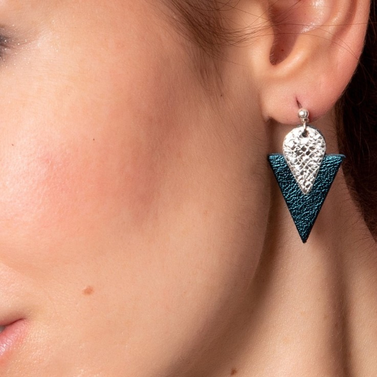 Clous d'oreilles TRIANGLE Bleu pétrole