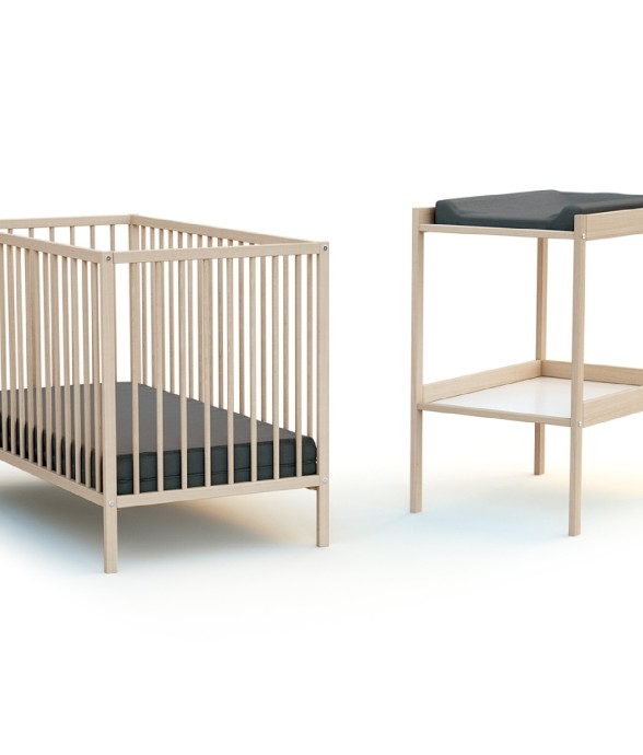 Chambre bébé lit et table à...