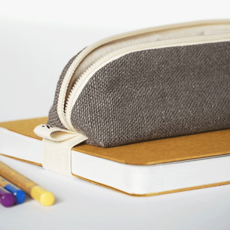 La trousse élastiquée en lin