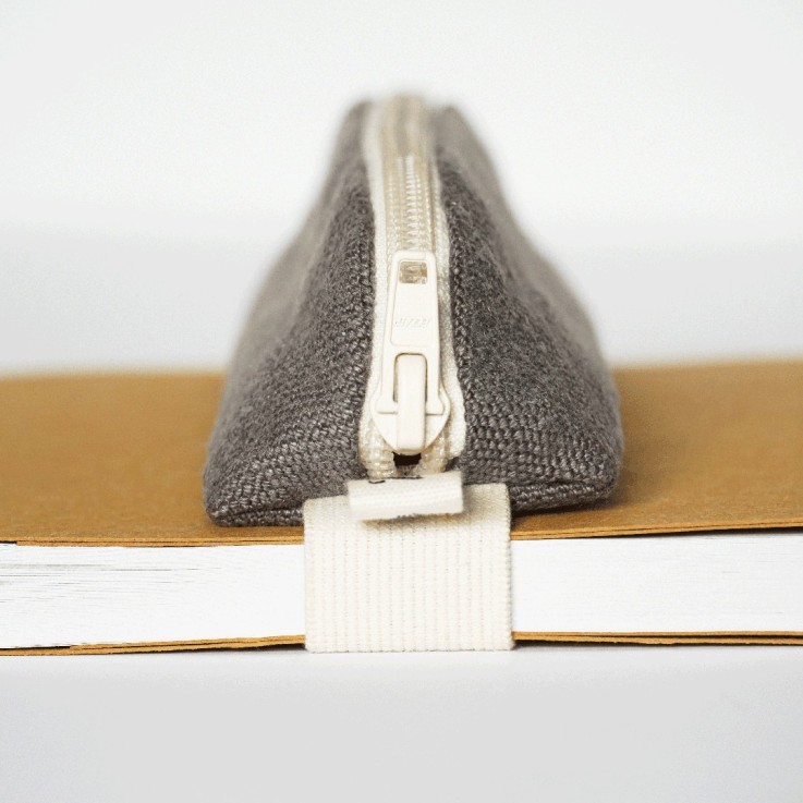 La trousse élastiquée en lin