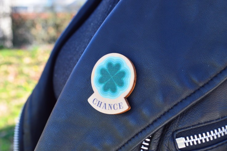 Broche magnétique en bois Chance