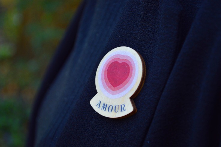 Broche magnétique en bois Amour