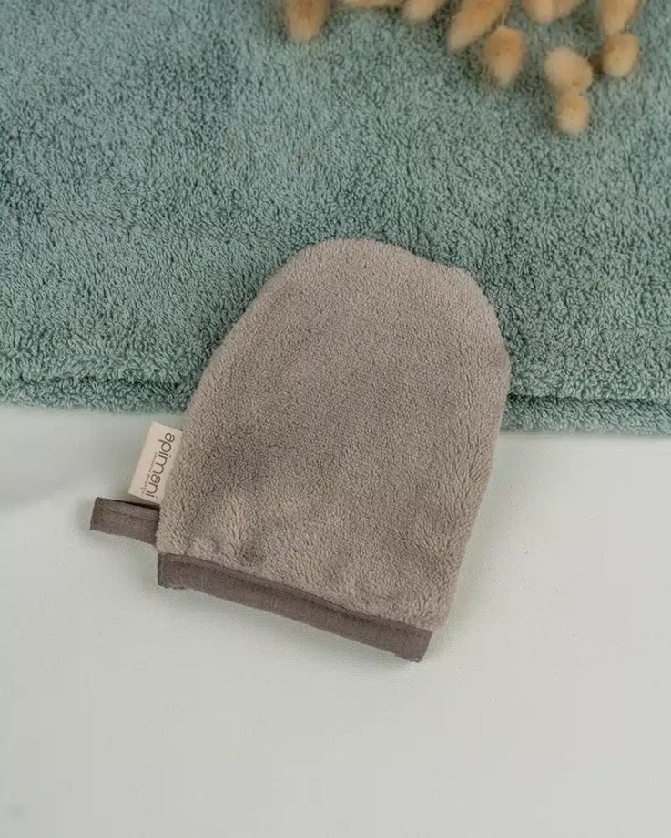 Gant démaquillant à l'eau