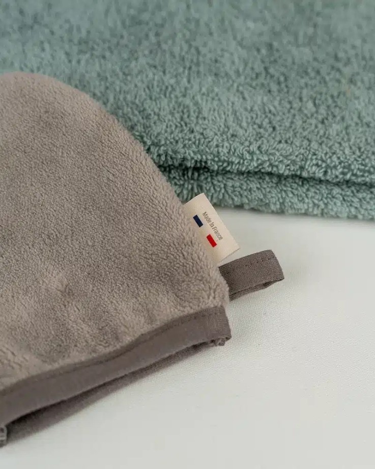 Gant démaquillant à l'eau
