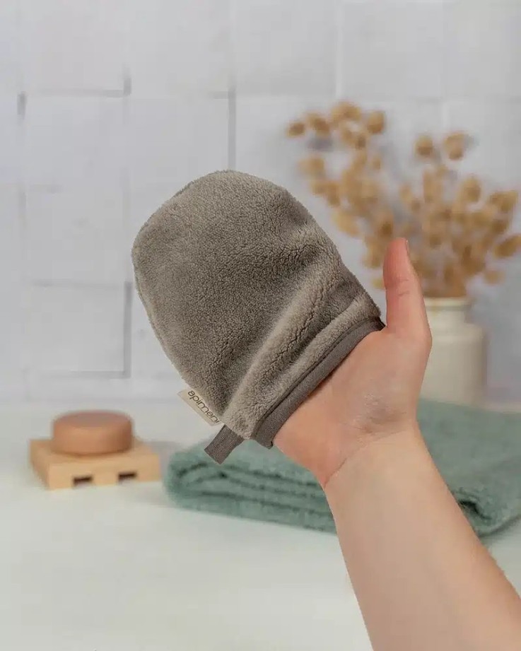 Gant démaquillant à l'eau
