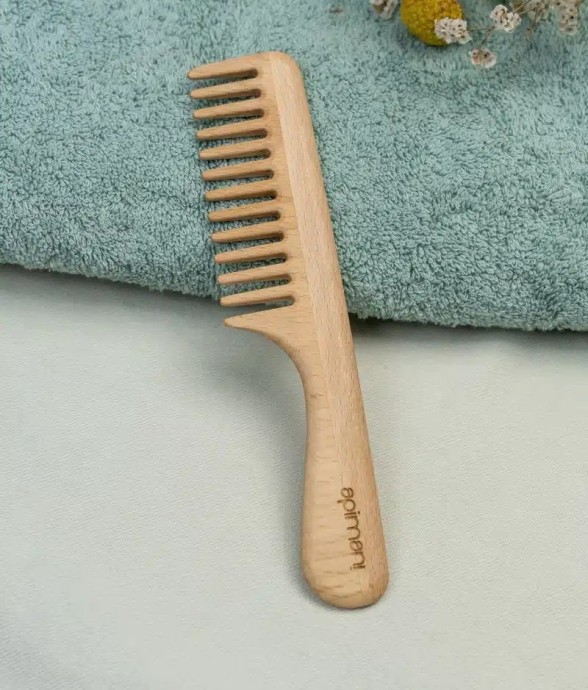 Peigne en bois à dents...