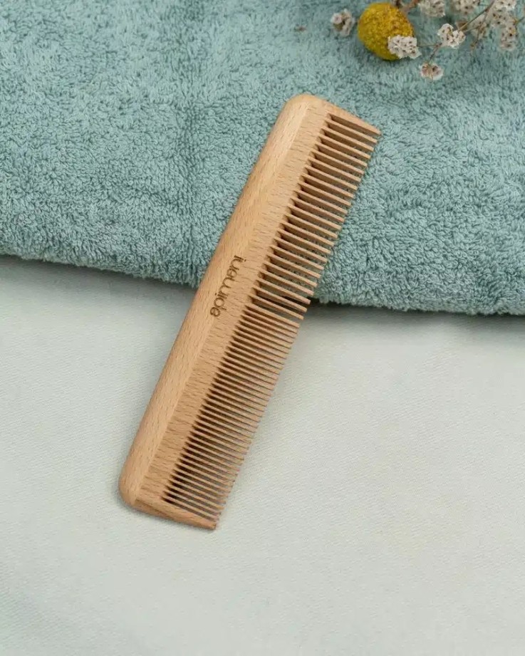 Peigne en bois à double dents