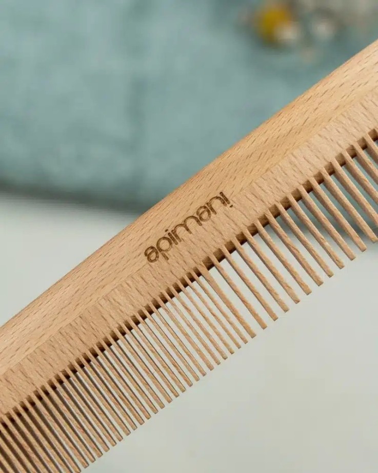 Peigne en bois à double dents