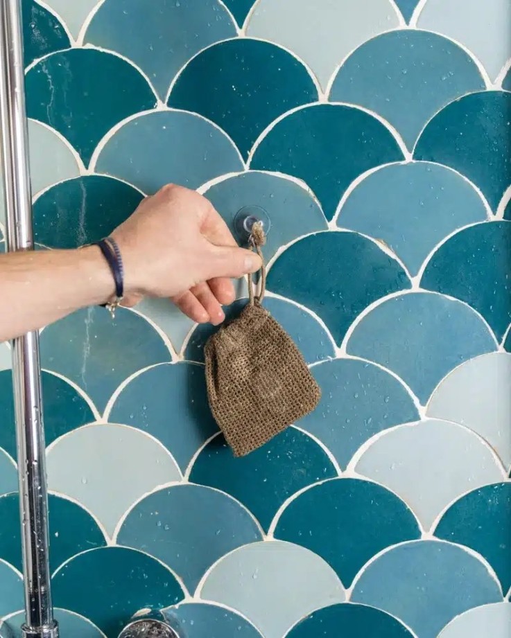 Crochet ventouse pour la salle de bain
