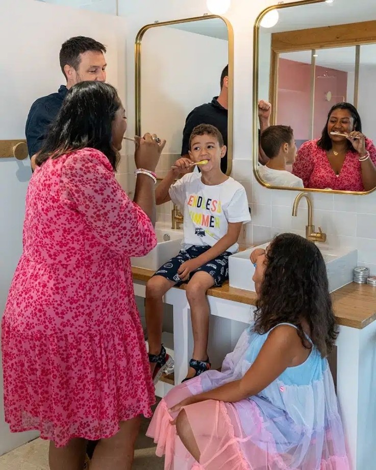 Pack 1 an pour enfant brosse à dents rechargeable et en bois