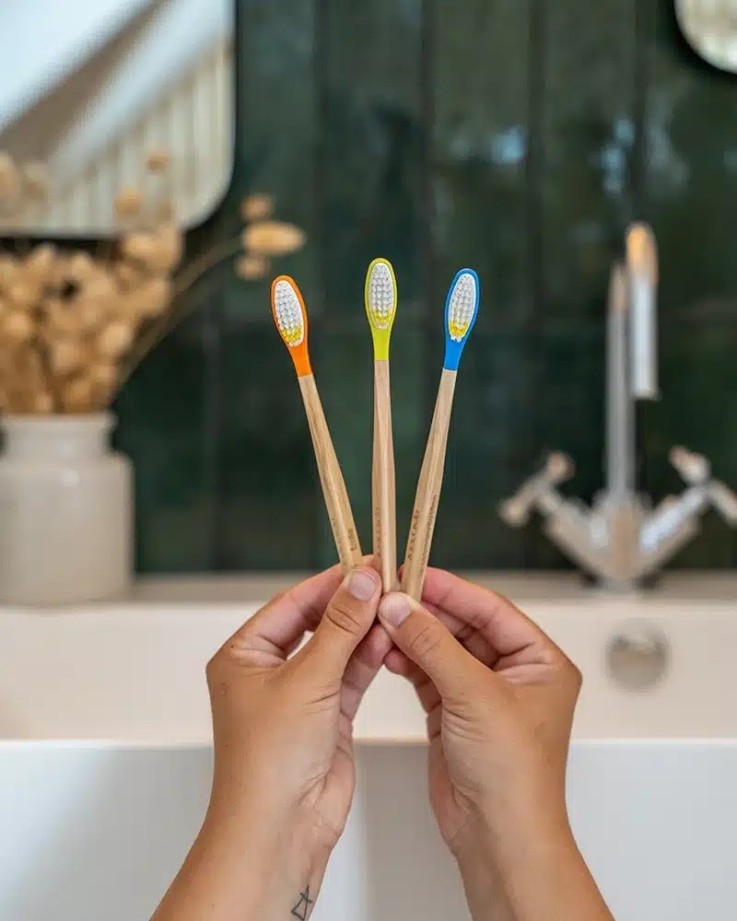 Pack 1 an pour enfant brosse à dents rechargeable et en bois