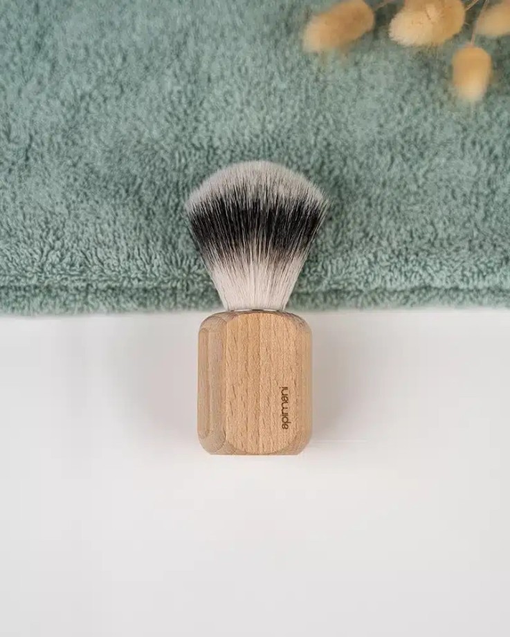 Blaireau de rasage en bois de hêtre