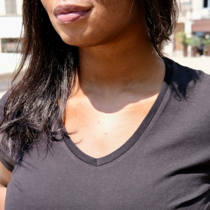 Le t-shirt français col V en coton bio