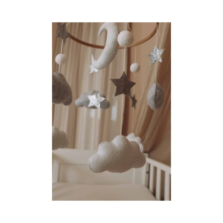 Mobile Lune et Étoiles pour bébé fait main en bois