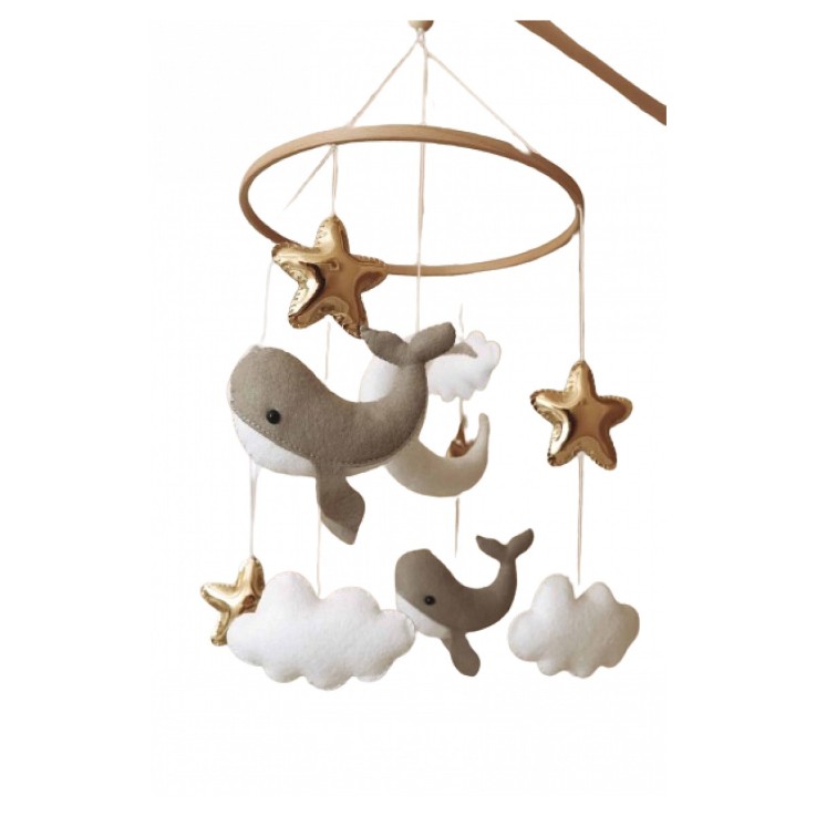 Mobile Petites Baleines pour bébé fait main en bois