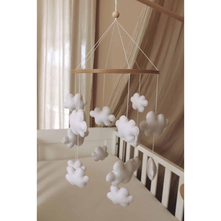 Mobile Nuages pour bébé fait main en bois