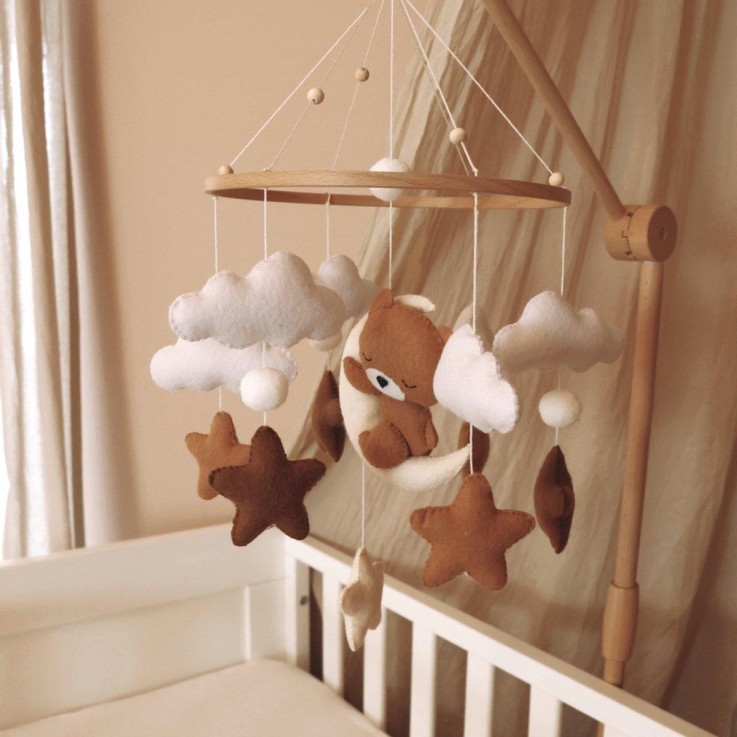 Mobile Teddy pour bébé fait main en bois