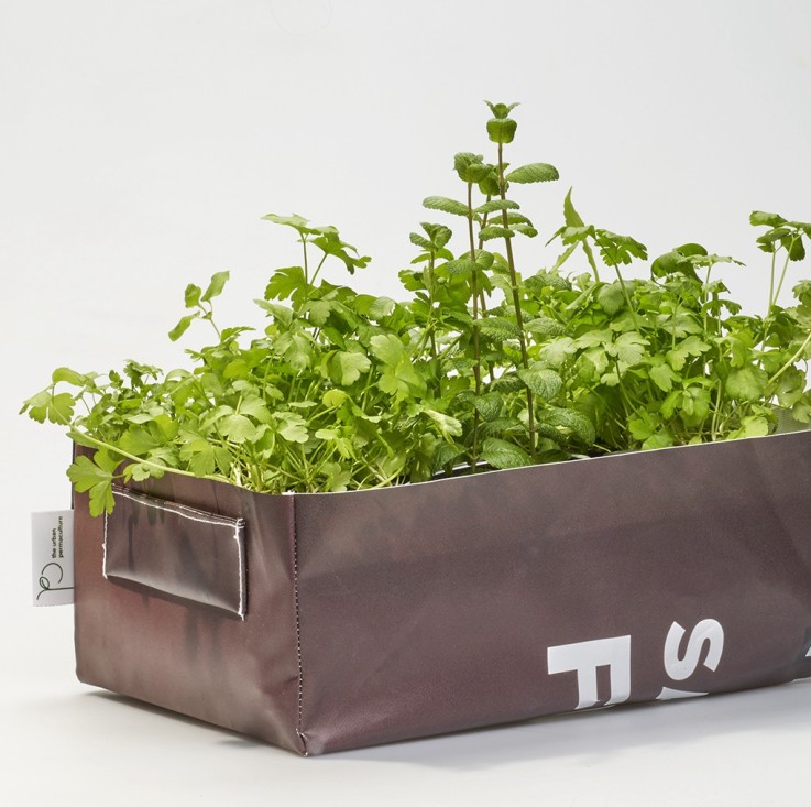 Kit potager mobile prêt à planter avec 6 herbes aromatiques et fleurs comestibles bio