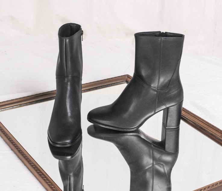 CIRCE Black
