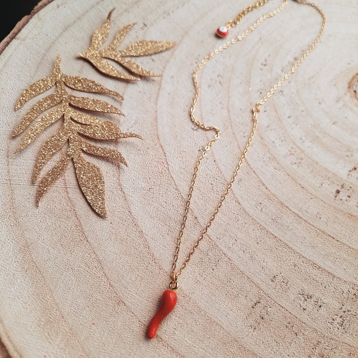 Collier doré avec charms PIMENT Rouge