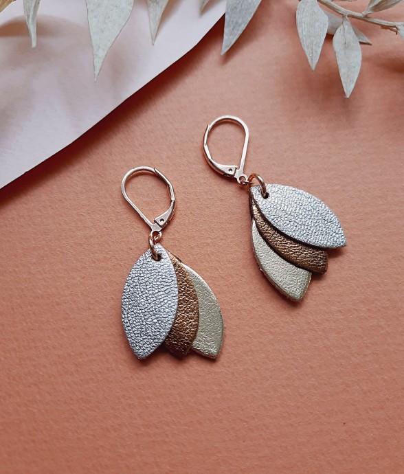 Boucles en cuir les...