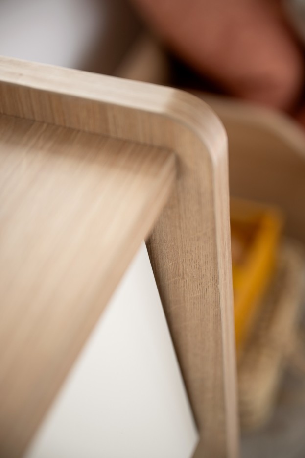 Commode 3 tiroirs façades inclinées en bois décor chêne miel
