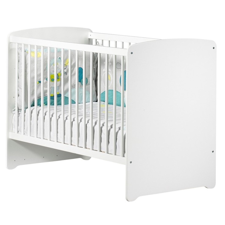 Lit bébé à barreaux en bois
