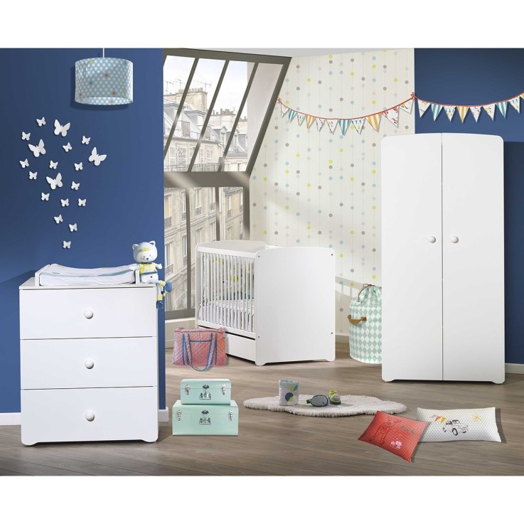 Lit bébé à barreaux en bois