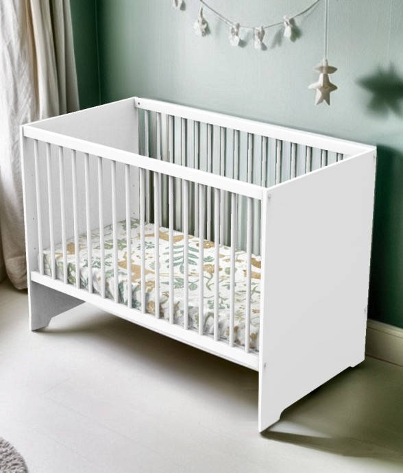 Lit bébé First en bois blanc