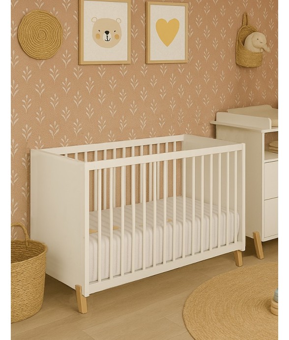 Lit bébé sur pieds en bois