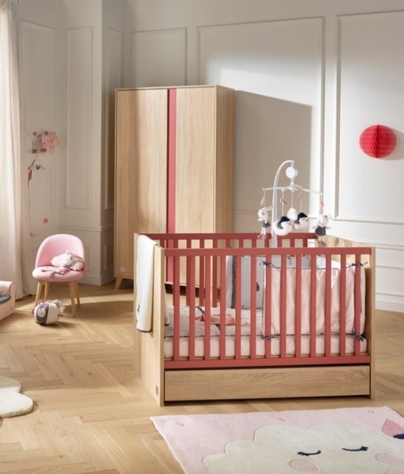 Lit bébé à barreaux