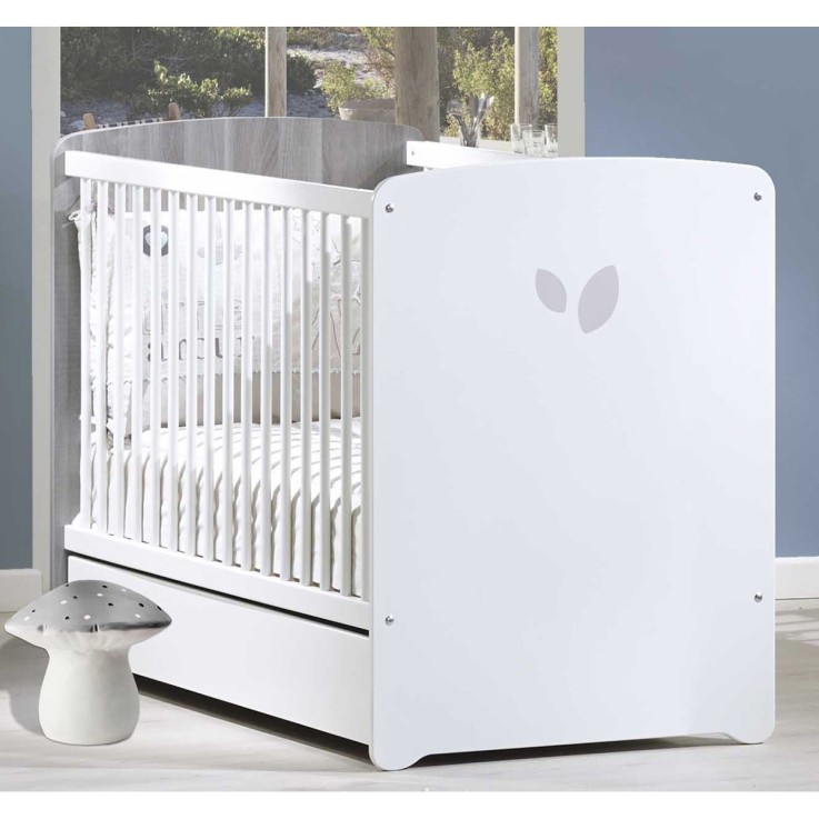 Lit bébé à barreaux en bois