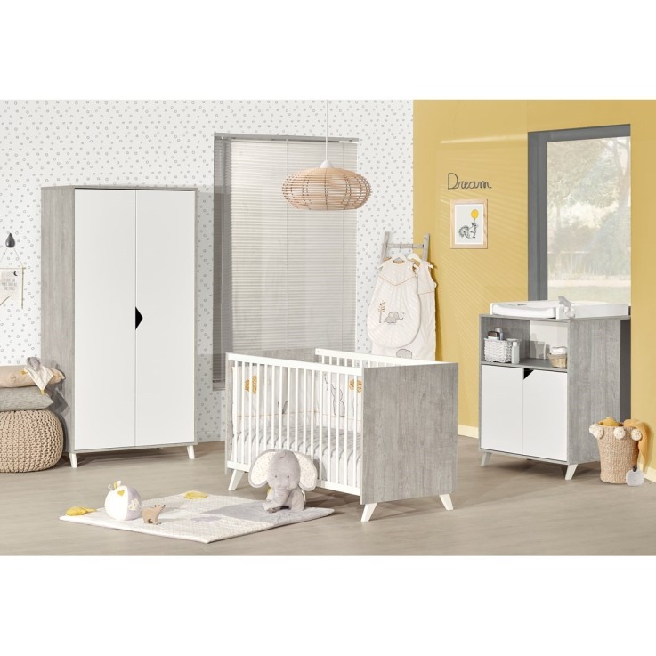 Lit bébé sur pieds en bois
