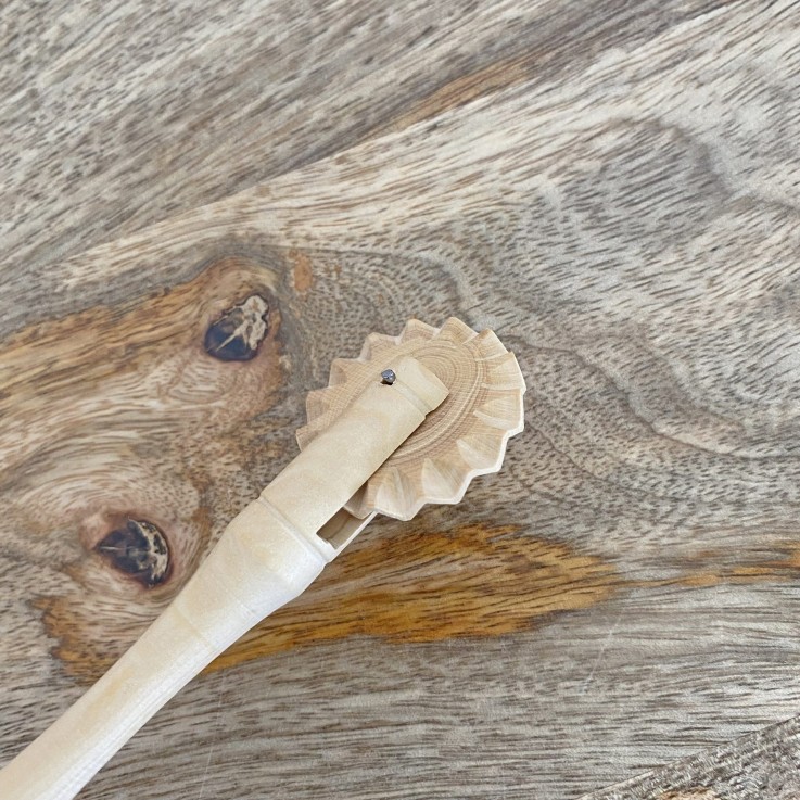 Roulette à pâte en buis 12 cm en bois