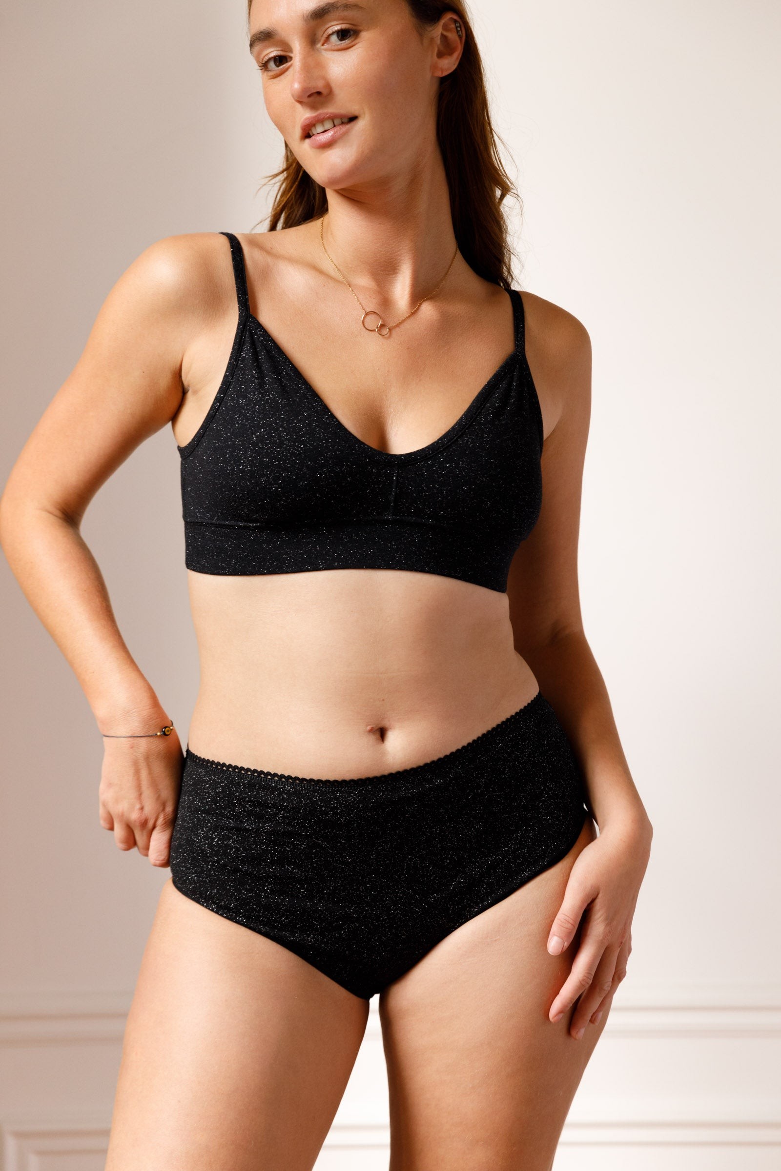 Sweat à capuche zippé noir avec voile in BLACK