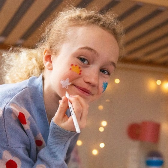 Kit 4 crayons de maquillage fins – Jaune, Rose, Turquoise, Blanc